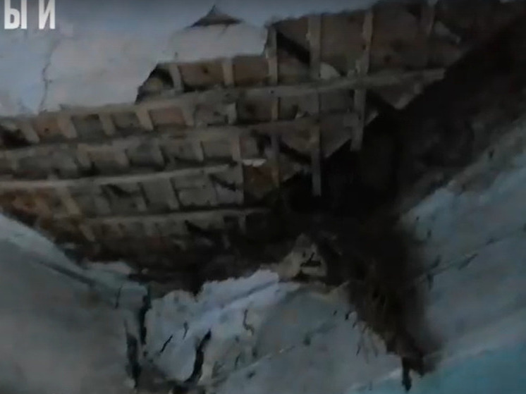 В одном из бараков Черногорска на жителей Хакасии падает потолок