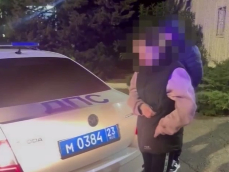 Полицейские изъяли 120 граммов наркотиков у женщины-пассажирки такси в Хостинском районе