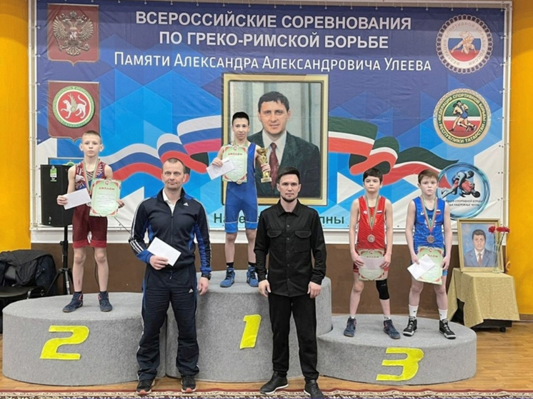 Юные кировские борцы взяли два «золота» на турнире в Татарстане