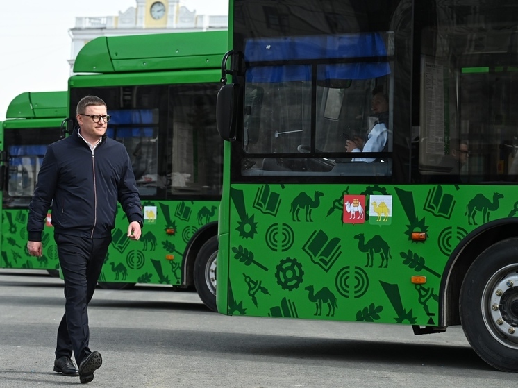 В Челябинске губернатор Текслер осмотрел новые автобусы-гармошки