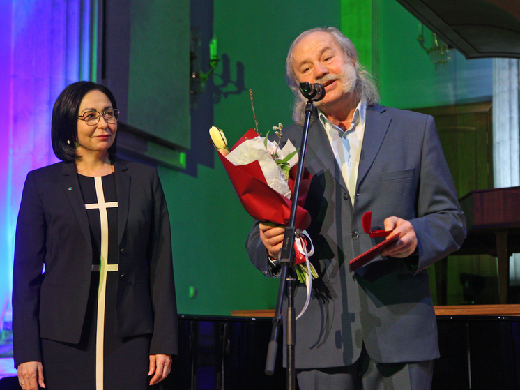 В зале органной и камерной музыки «Родина» состоялось вручение ежегодной премии за заслуги в развитии культуры и искусства.