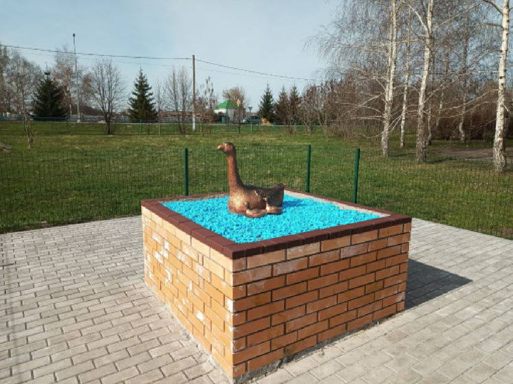 В белгородском селе Вышние Пены поставили памятник гусю