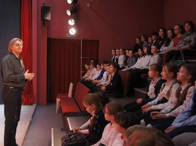Чувашский театр сыграл благотворительный спектакль для нужд участников СВО