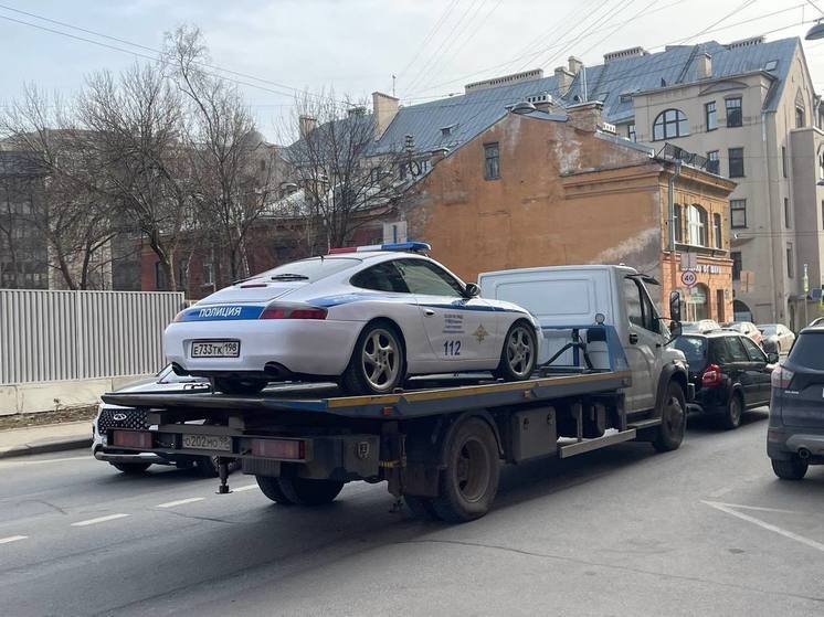 Полицейский Porsche 911 заметили на улицах Петербурга