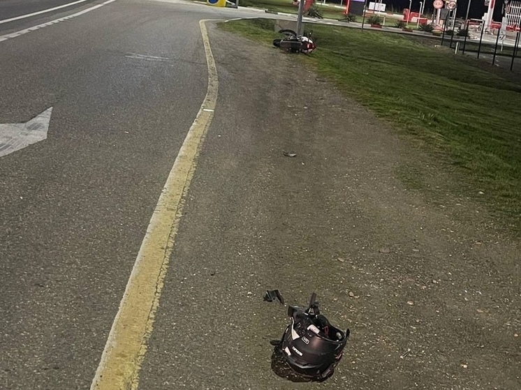 В Горячем Ключе водитель «слетел» с мотоцикла и ударился об фуру