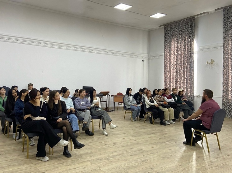 Кызылская епархия провела для студентов  беседу по укреплению института семьи