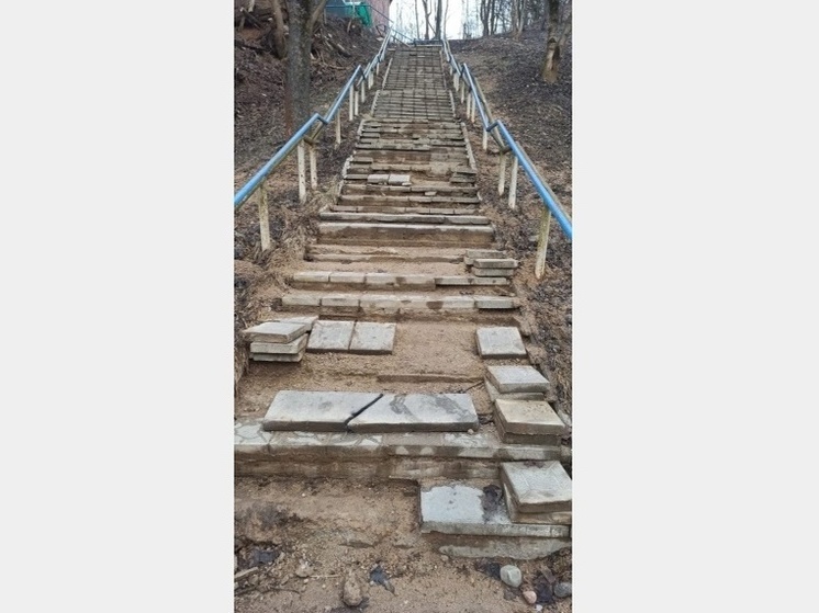 В Смоленске взялись за ремонт уличных лестниц