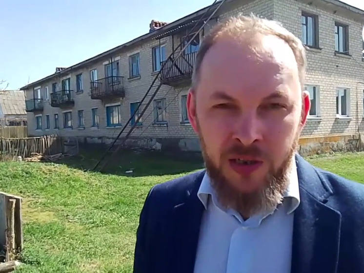 Строители из Марий Эл отремонтировали крышу дома в селе на Запорожье