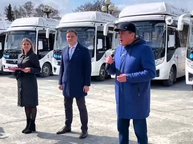 В районы Сахалинской области передали 19 новых автобусов