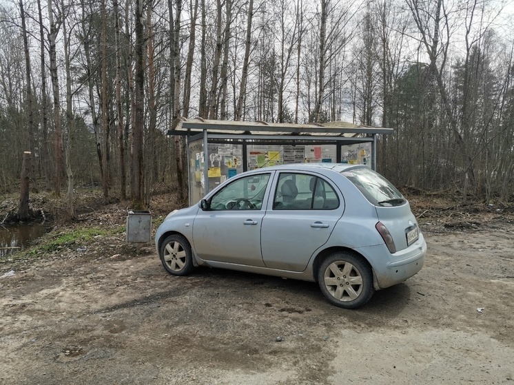 В Тверской области водитель перекрыл автомобилем подъезд к автобусной остановке