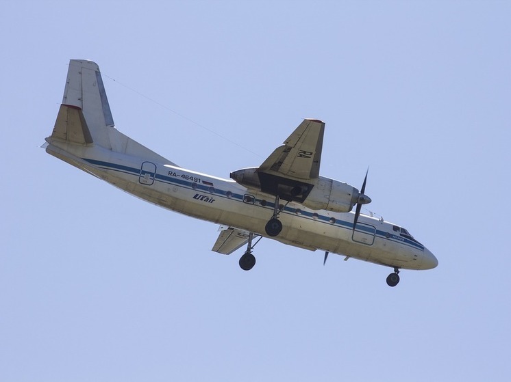 Посадившего самолет на замерзшую реку российского пилота уволили