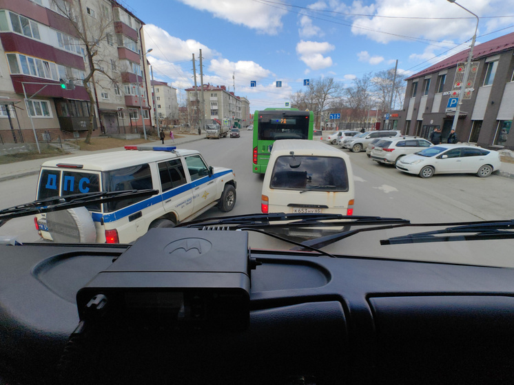 В Южно-Сахалинске 5 автохамов не пропустили пожарных с сиреной