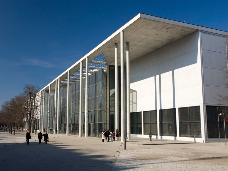 Самопровозглашенному свободному художнику запретили посещать галерею после инцидента