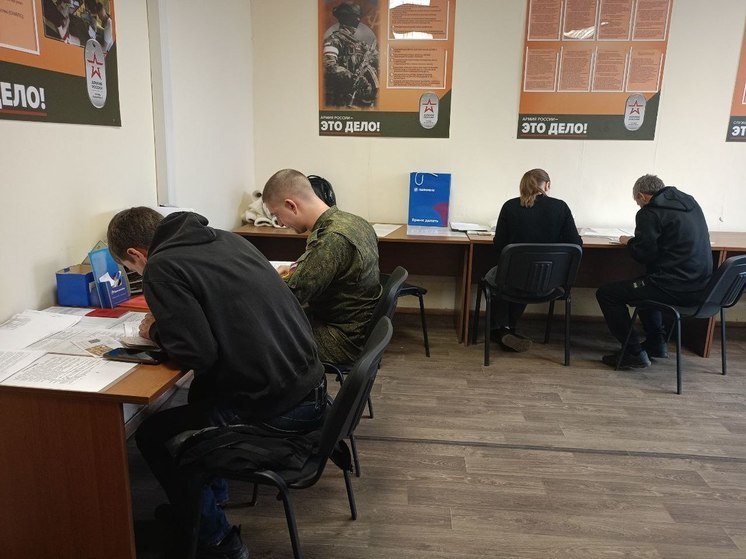 В Костромской области растет число желающих служить по контракту