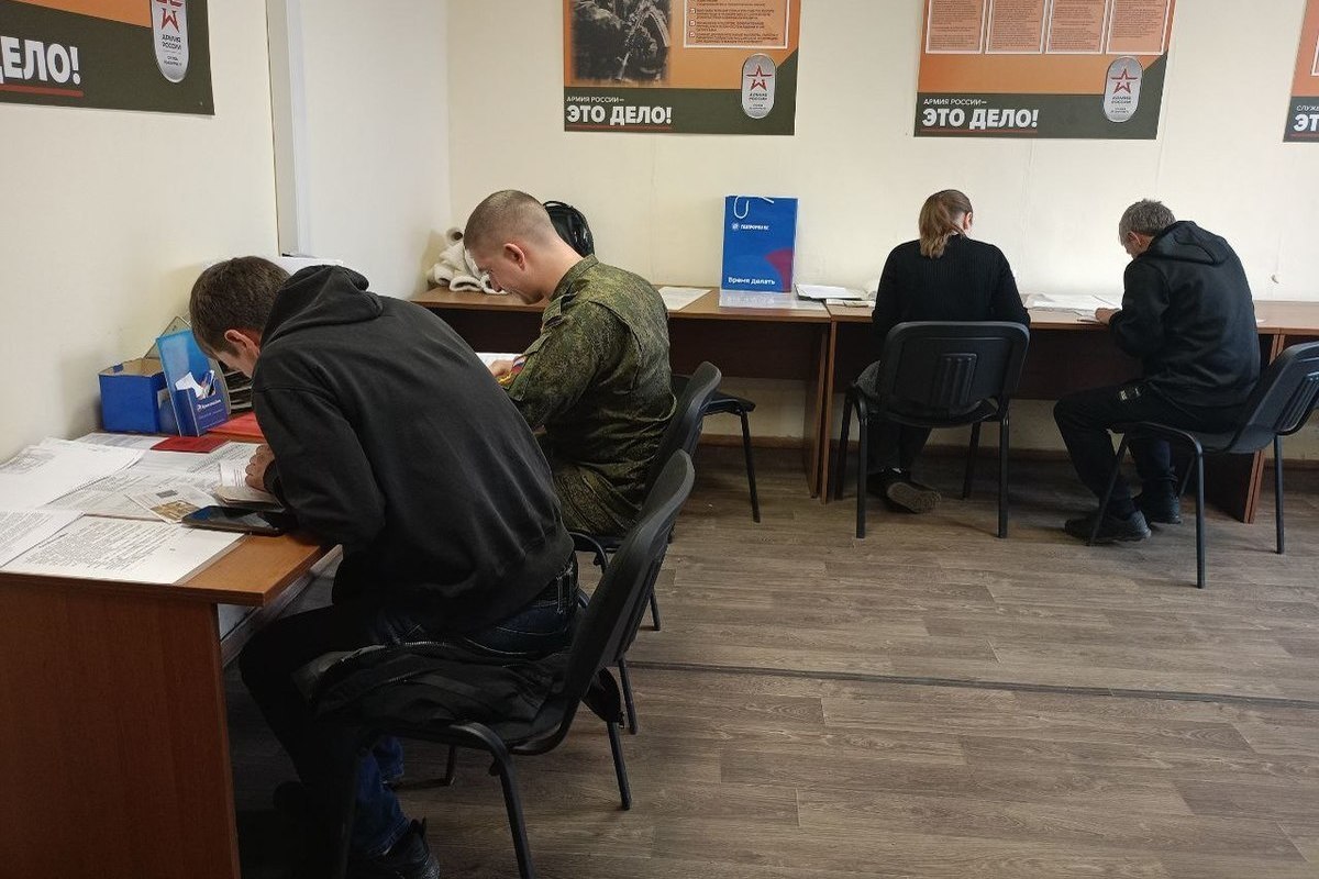 В Костромской области растет число желающих служить по контракту