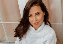 Российская блогерша Лерчек (Валерия Чекалина) расплакалась, рассказывая в соцсетях о разводе со своим мужем Артемом Чекалиным