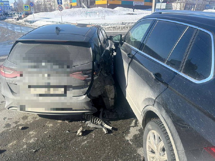 Тройное ДТП произошло в Ноябрьске: пострадал водитель