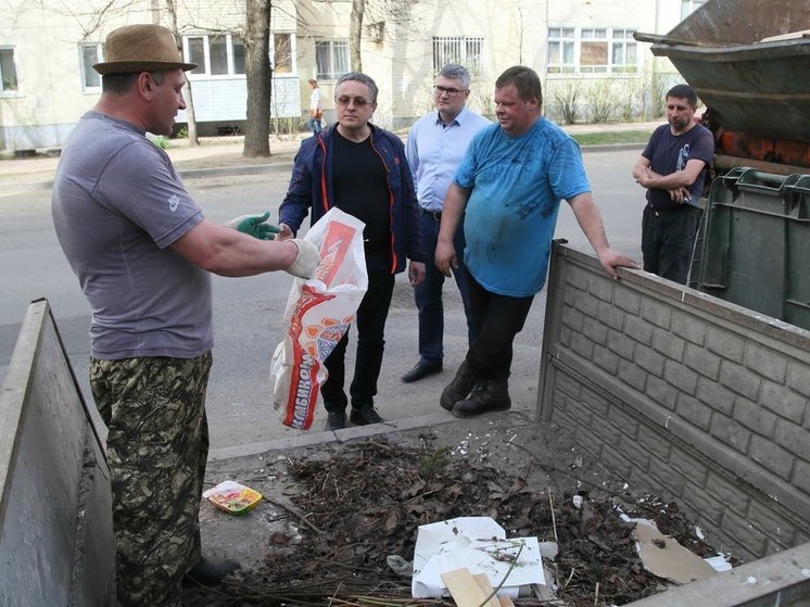 Денисов потребовал от УК Калуги включиться в генеральную уборку города