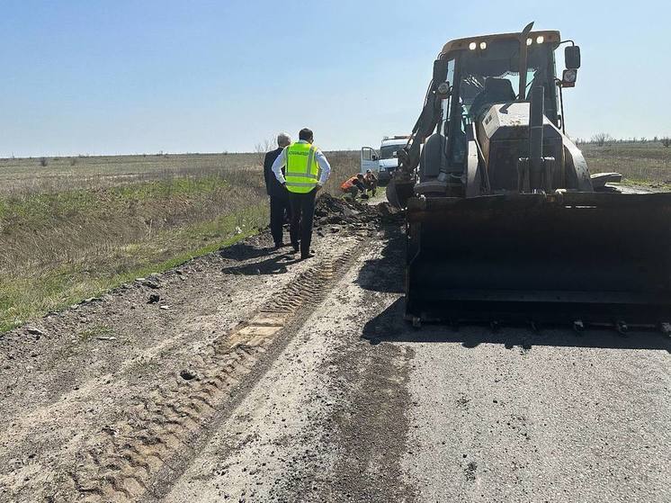 Астраханские дорожники начали ремонт трассы Волгоград-Астрахань