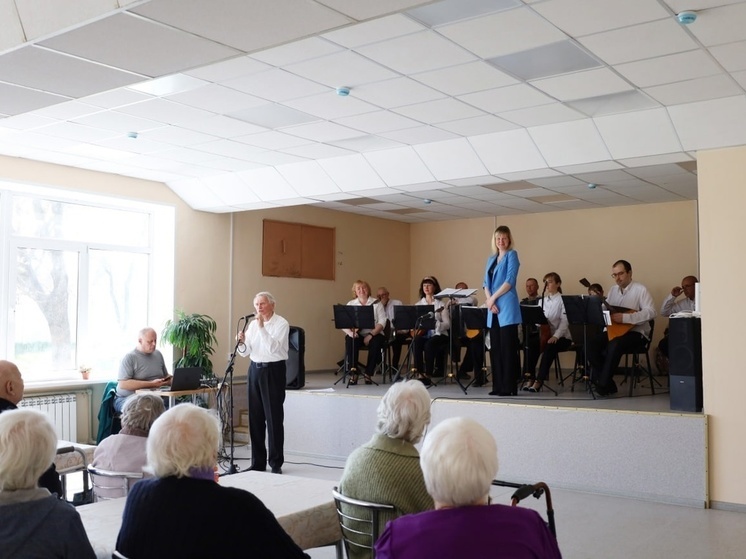 Благотворительный концерт для пожилых и инвалидов состоялся в Мариуполе