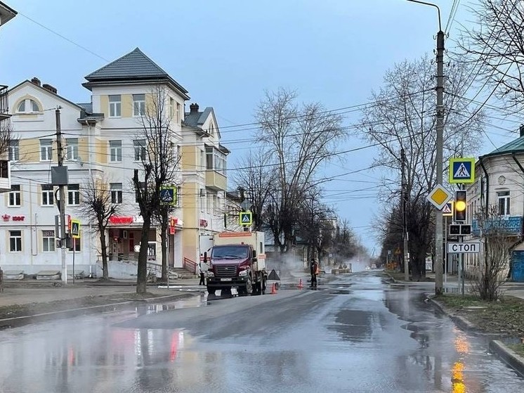 На проспекте Ленина в Костроме ликвидировали прорыв на теплотрассе