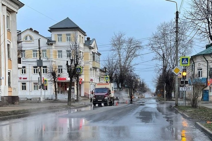 На проспекте Ленина в Костроме ликвидировали прорыв на теплотрассе