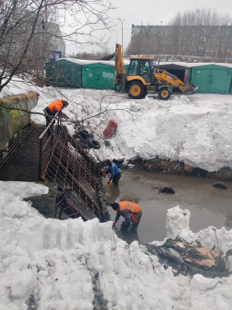 Специалисты УДХ в Мурманске взяли под особый контроль пропуск талых вод