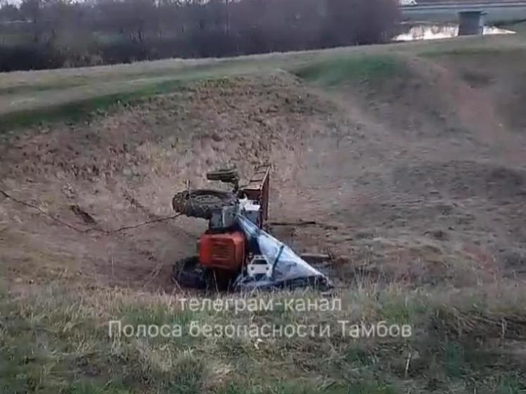 В Тамбовской области тракторист погиб в ДТП