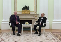 Президент России Владимир Путин на переговорах с белорусским лидером Александром Лукашенко коснулся темы мирных переговоров по Украине
