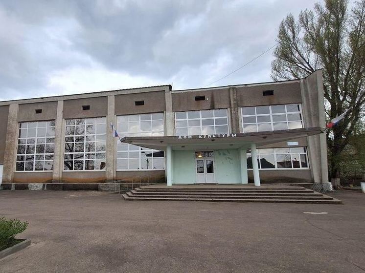 В селе Терпенье архангельские строители продолжают ремонт Дома культуры