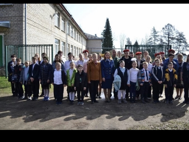 Прокуратура Новодугино организовала высадку деревьев, приуроченную к Международному дню освобождения узников фашизма