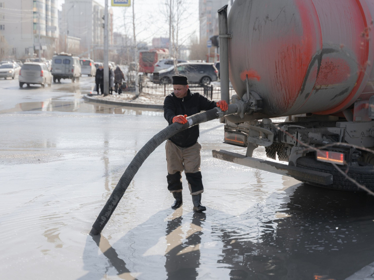 В Якутске усилили откачку талых вод