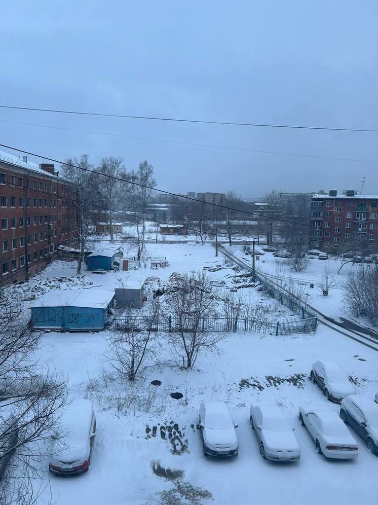 Снова зима: новокузнечанин расстроился из-за выпавшего снега