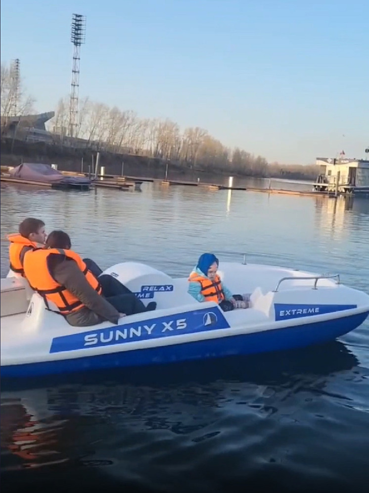 В Красноярске на острове Отдыха открылся прокат катамаранов и лодок