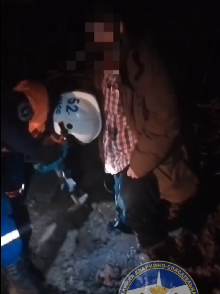Спасатели вытащили новосибирца, который попал в грязевую сель