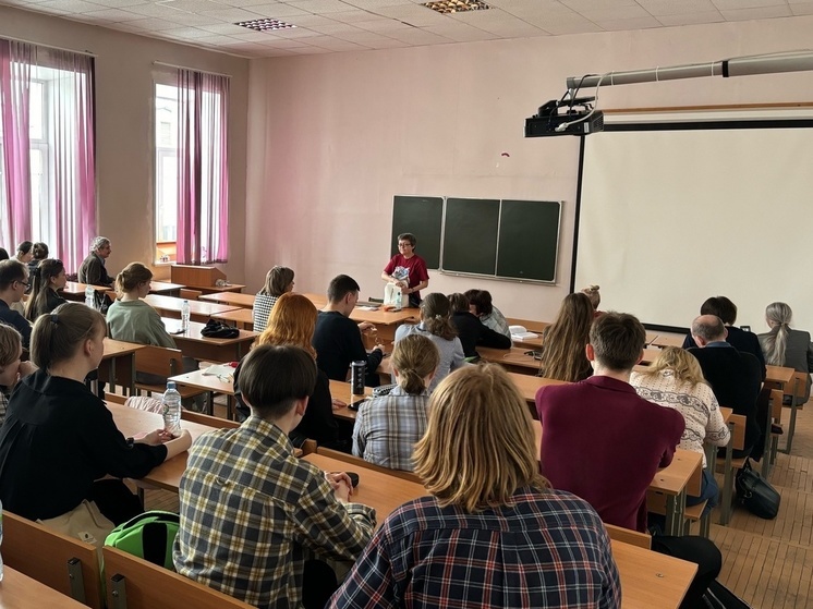 Смоленские студенты-филологи встретились с литературным критиком Ольгой Балла