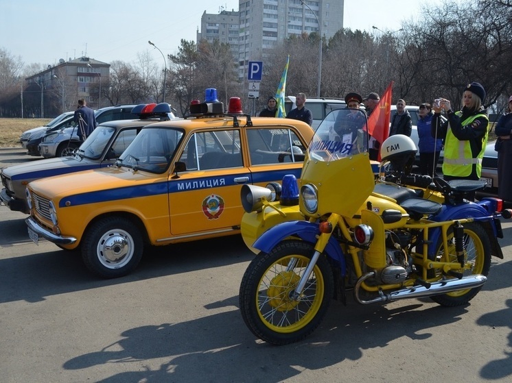 В Комсомольске-на-Амуре стартовал автопробег до Москвы на ретро автомобилях