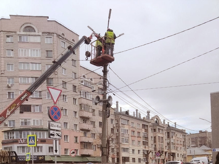 На улицах Кирова зажглись 3400 новых светильников