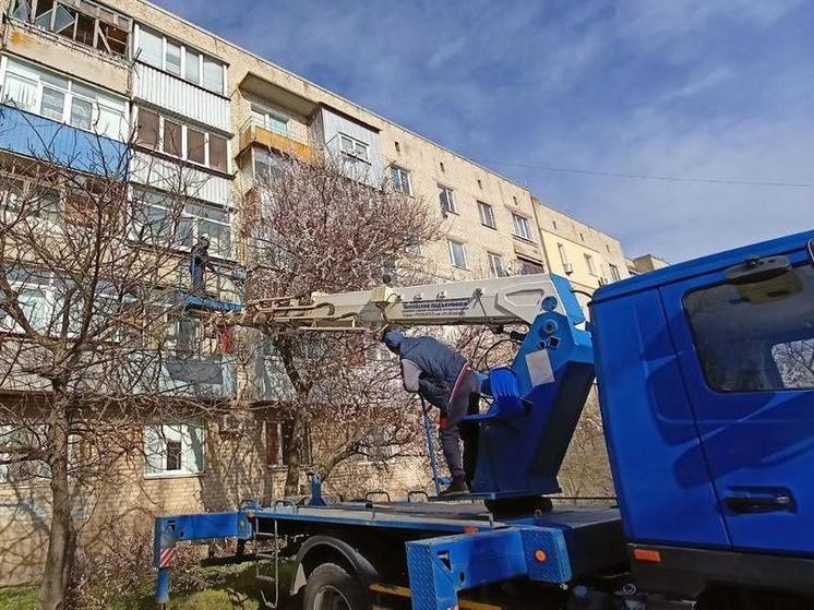 Пензенцы помогают пологовским коммунальщикам приводить в порядок придомовые территории