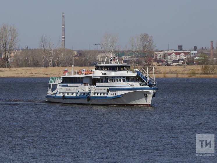 Паромную переправу через Волгу открыли из Аракчино в Верхний Услон в Татарстане