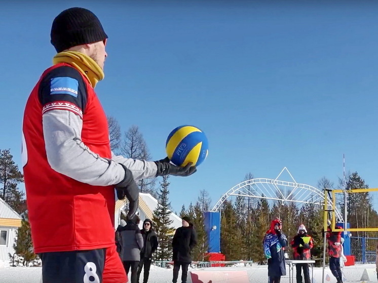 В Губкинском назвали победителей в снежном волейболе