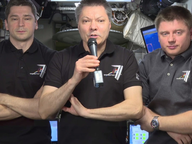 Экипаж на борту МКС поздравил россиян с Днем космонавтики