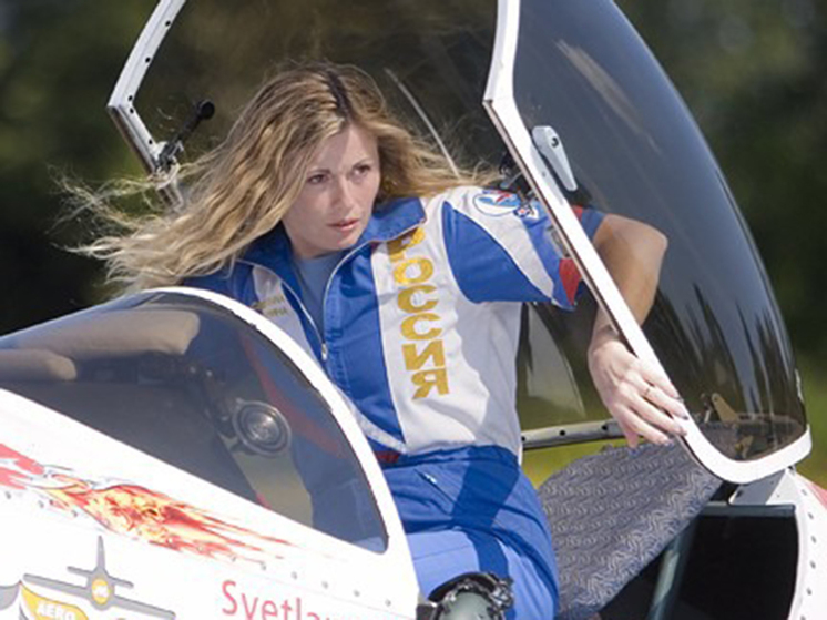«Большая любовь к себе»: чемпионка мира по высшему пилотажу объяснила страх перелетов