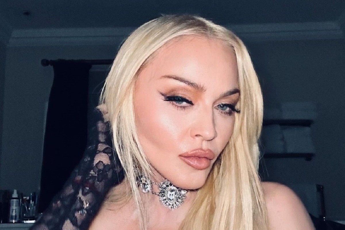 Проигнорировала событие только родная сестра художника