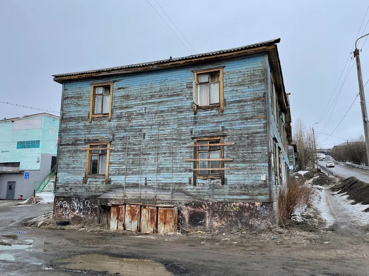 В Мурманске хотят снести 30 аварийных домов в 2024 году