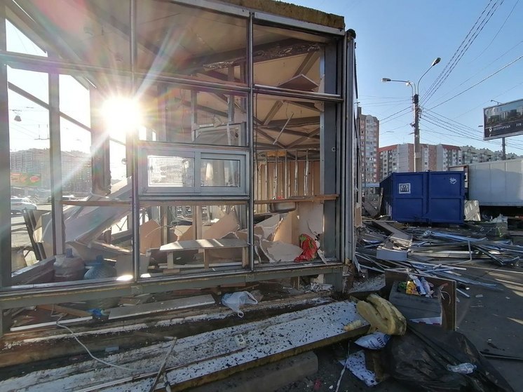 В Петербурге демонтируют два незаконных ларька площадью 300 квадратных метров