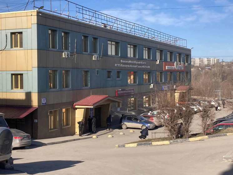 Миграционный центр в Новосибирске переполнен мигрантами