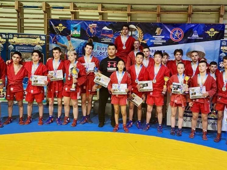 Команда самбистов Калмыкии стала призером всероссийского турнира