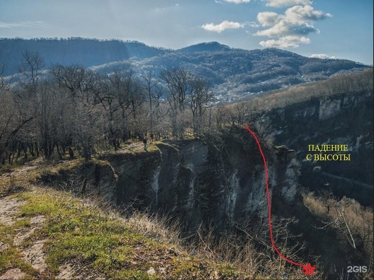 В ущелье Ахтырское с высоты 120 метров сорвались двое туристов и остались живы