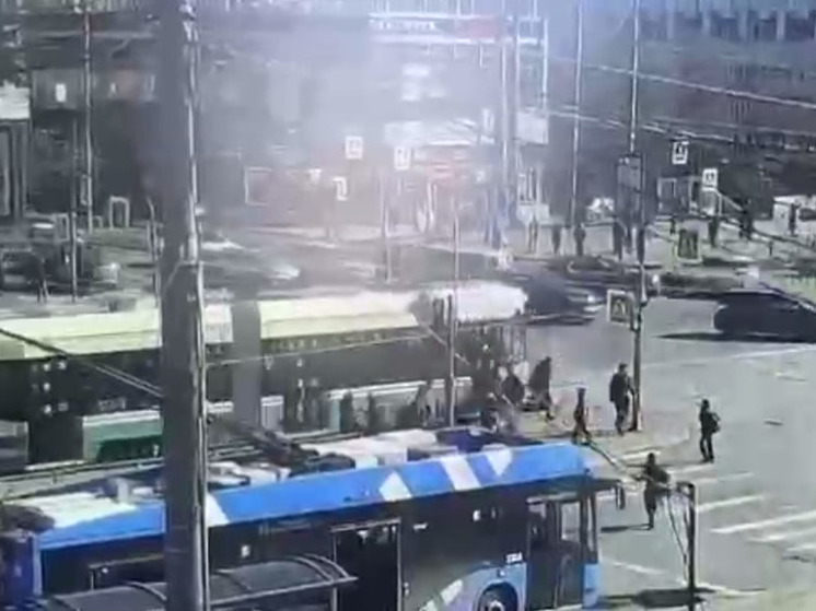 Трамвай «Довлатов» в Петербурге сбил троих, полиция проверяет почему